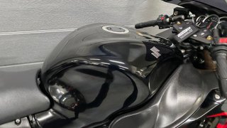 Suzuki Hayabusa 1300 Negra y Roja