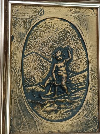 Antiguo Relieve Bronce Enmarcado Niño