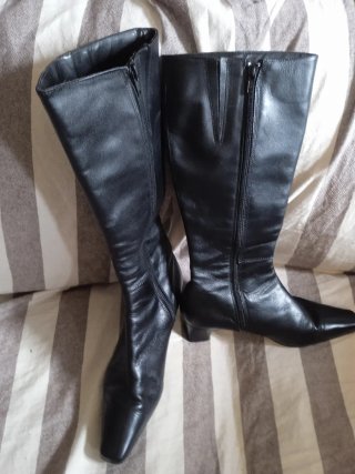 Botas de piel punta fina negras