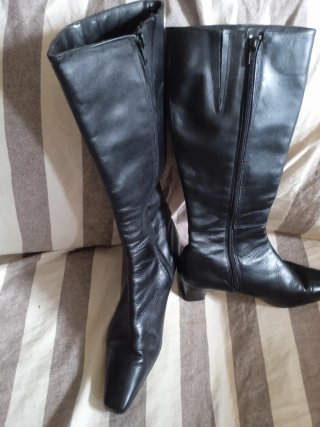 Botas de piel punta fina negras