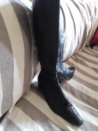 Botas de piel punta fina negras