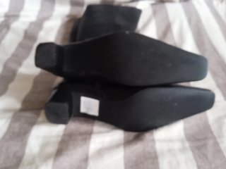 Botas de piel punta fina negras