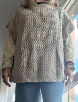 Poncho de punto con cuello alto