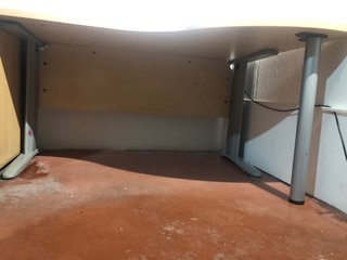 Escritorio de oficina curvo con cajonera