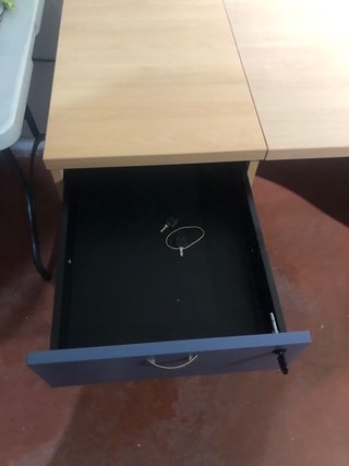 Escritorio de oficina curvo con cajonera