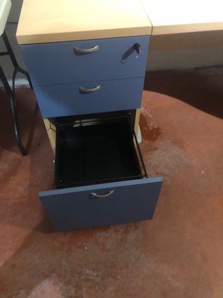 Escritorio de oficina curvo con cajonera
