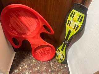Lote Juguetes: Patinete y Trineo Rojo+cuadro