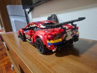 Ferrari 488 GTE Lego Technic imitación  escala 1:1