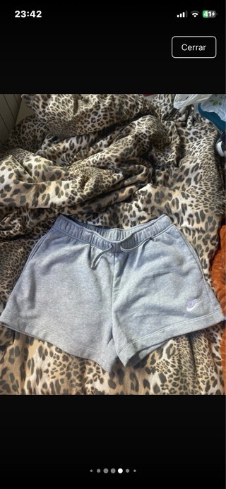 Pantalón corto Nike gris