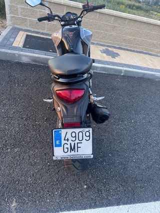 Suzuki Gladius 650 Naked Negra/Plata