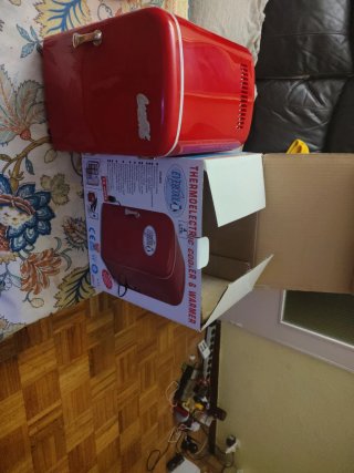 Nevera portátil roja