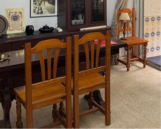 4 Sillas de Comedor de Madera