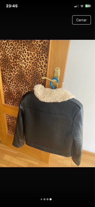 Cazadora biker forrada negra y beige