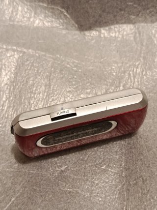 Radio Sanyo FM/AM Estéreo Roja y Plateada