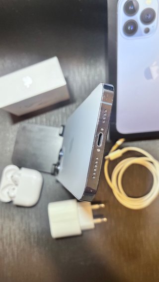 iPhone 13 Pro Max y AirPods 4 ANC