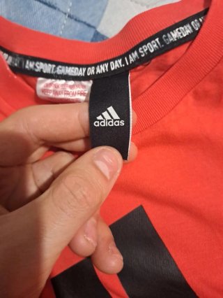 T-shirt Adidas rossa taglia M
