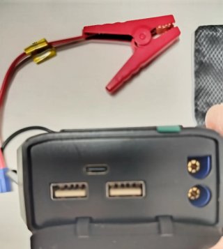 Arrancador de Coche 12V marca Kopuo.
