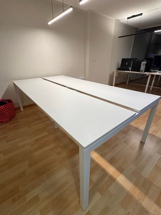 Mesa de oficina doble blanca, moderna y espaciosa