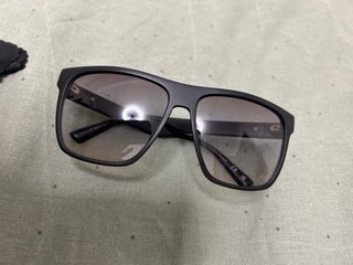 Gafas de sol Guess negras nuevo sin uzar