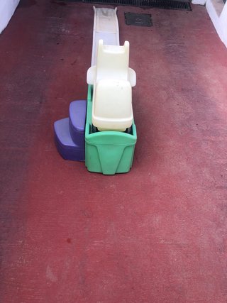 Tobogán infantil con coche