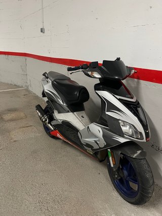 Aprilia SR50 Scooter Automática