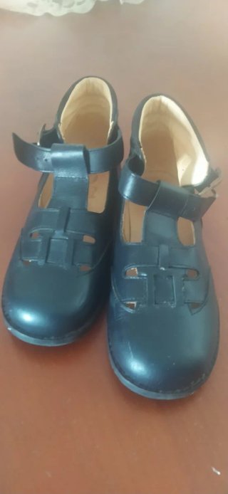 Zapatos negros de vestir para niña