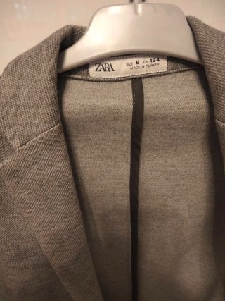 Chaqueta Zara Gris T.9 (134 cm)