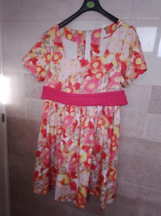 Vestido niña estampado floral.  Hecho porcosturera