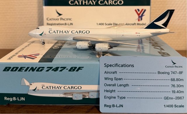 Maqueta  escala Avión Cathay Pacific B747-8F B-LJN