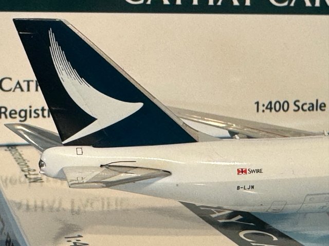 Maqueta  escala Avión Cathay Pacific B747-8F B-LJN