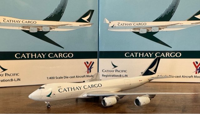 Maqueta  escala Avión Cathay Pacific B747-8F B-LJN
