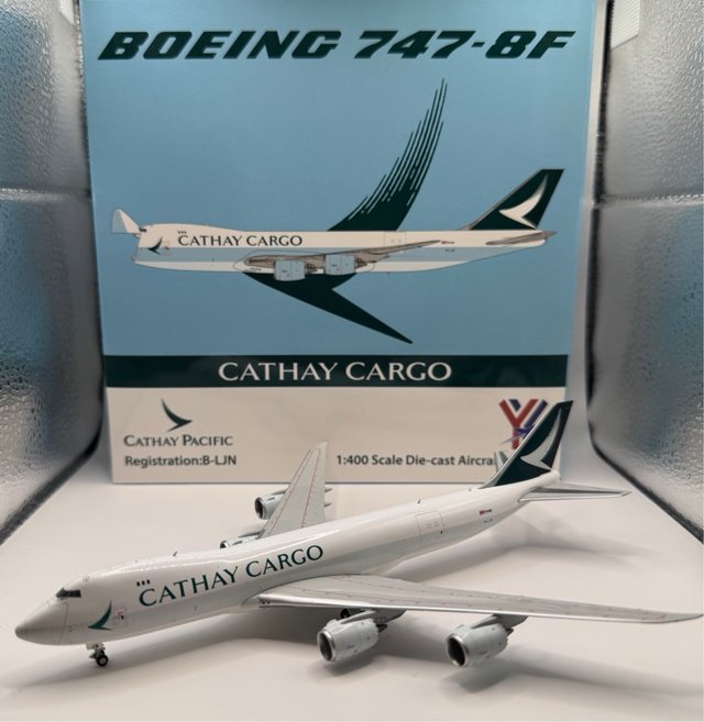 Maqueta  escala Avión Cathay Pacific B747-8F B-LJN