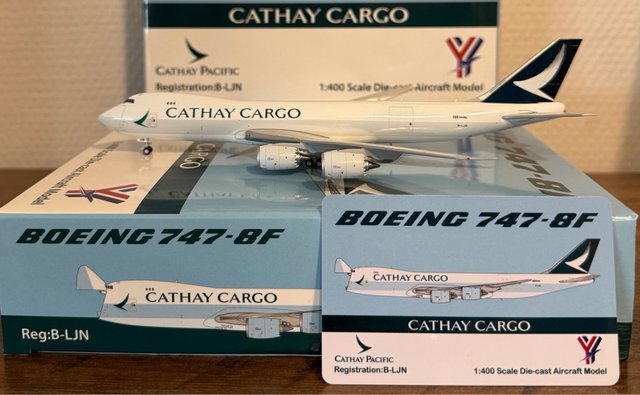 Maqueta  escala Avión Cathay Pacific B747-8F B-LJN