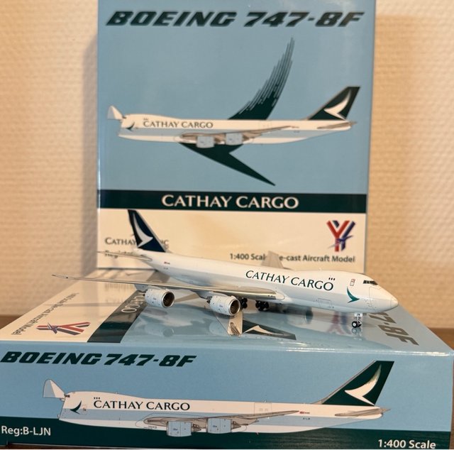 Maqueta  escala Avión Cathay Pacific B747-8F B-LJN