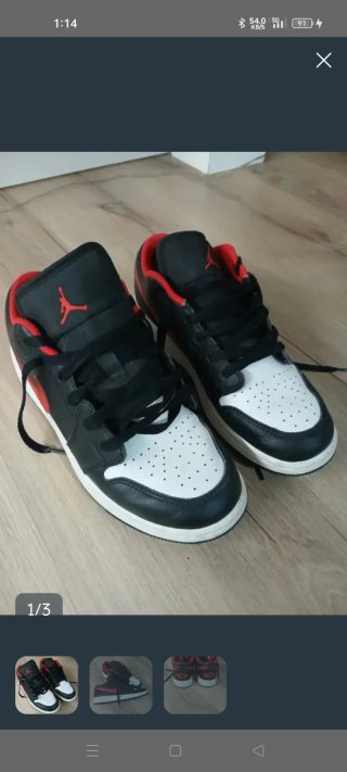 Zapatillas Jordan Negras y Rojas