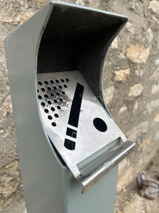 Cenicero exterior metálico