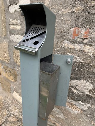 Cenicero exterior metálico