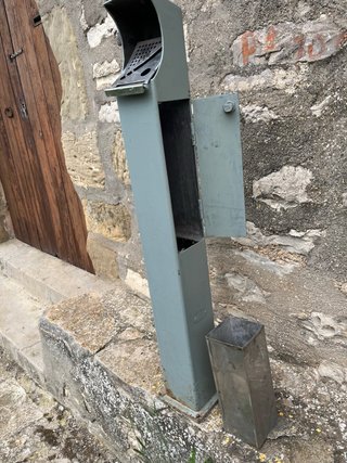 Cenicero exterior metálico