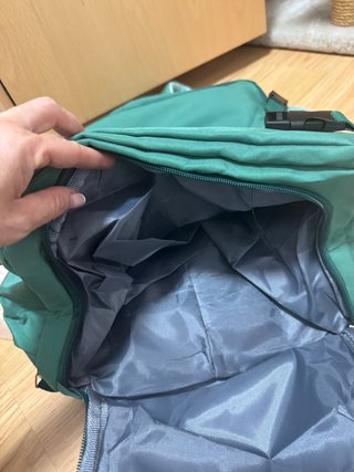 Mochila de viaje verde