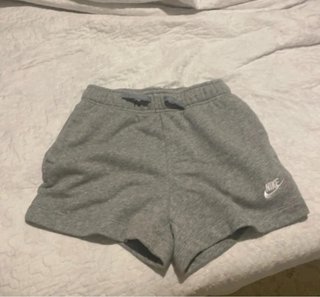 Pantalón corto chándal Nike gris