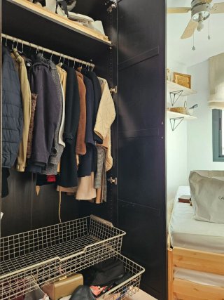 Armario IKEA negro madera
