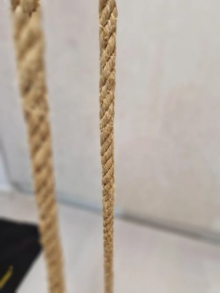 Columpio madera y cuerda rústica