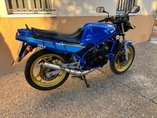 Yamaha RD 350 Azul y Dorada