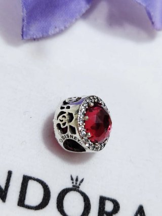 Pandora Corazones Radiantes Cristal Cereza