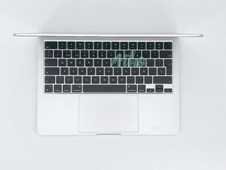 MacBook Air 13" M4 (2025) 10 CPU/8 GPU núcleos - SSD 256GB - 16GB RAM - Plata