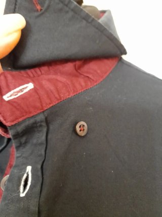 Camicia uomo blu con dettagli bordeaux