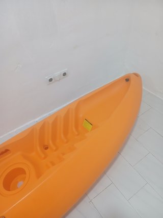 Kayak naranja con asiento