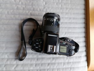 Cámara Nikon F90X Grip MB-10 Regalo objetivo 85mm