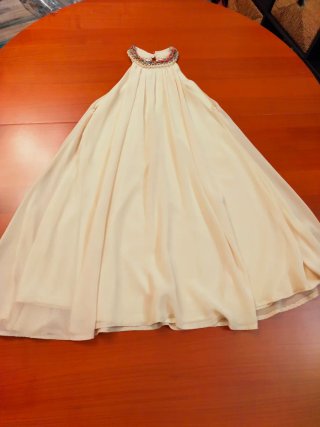 Abito da cocktail beige con dettagli multicolor
