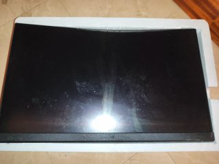 Monitor MSI Optix G24 Series con la pantalla rota.